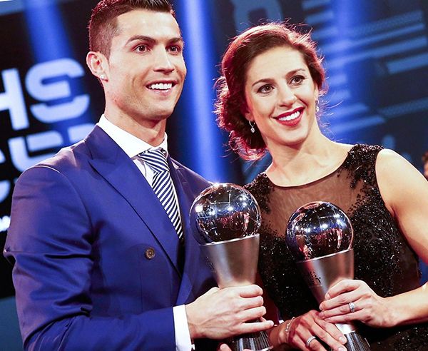 Криштиану Роналду и Карли Ллойд признаны лучшими футболистами 2016 года по версии ФИФА.jpg